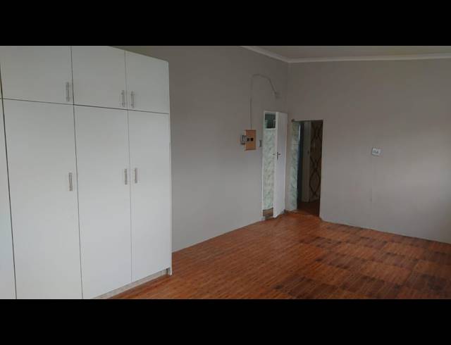 2 BEDROOM FLAT RENTED IN LENNOXTON